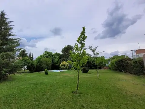 Casa 6 ambientes con 2 baños