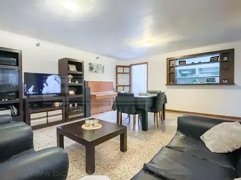 Casa 5 ambientes con 2 baños