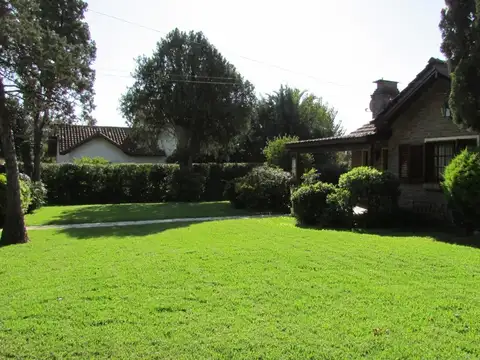 Casa en Venta con 3 cocheras