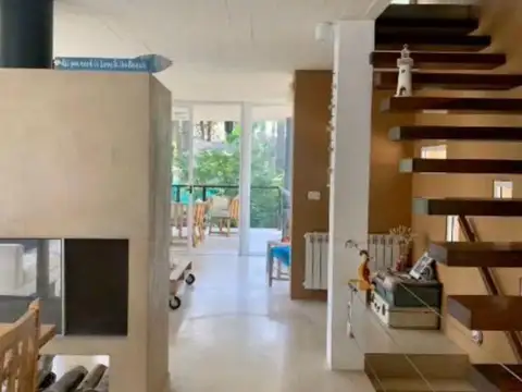 Casa 7 ambientes con 5 baños