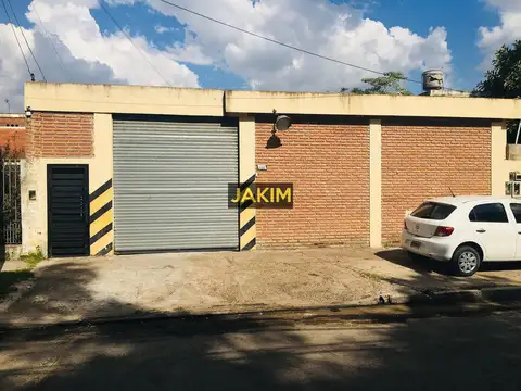 Galpón industrial de 615m2 ubicado a metros de la Av. Pérez Galdós.