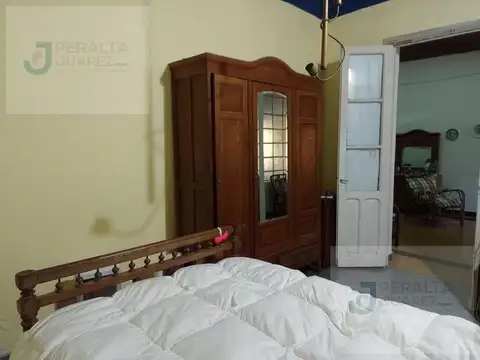 Casa 6 ambientes con 2 baños