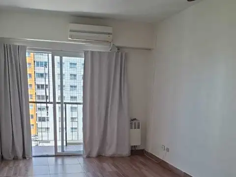 Monoambiente con cocina separada y balcón. Palermo Soho