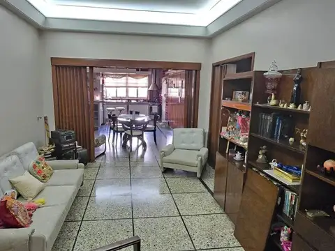 VENTA CASA CON GARAGE BERNAL