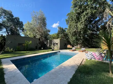 Venta Casa 6 Ambientes con Piscina en Barrio Amarylis CC