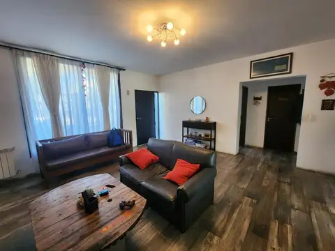 Casa 5 ambientes con 4 baños