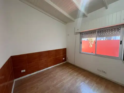 Depto Tipo Casa en Alquiler en Valentín Alsina, $ 600.000