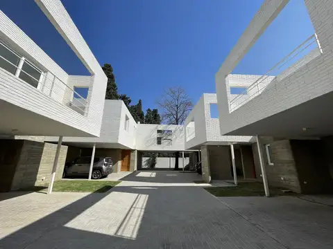 ¡Venta! Spano Casas - Dúplex de Categoría en Housing - Argüello