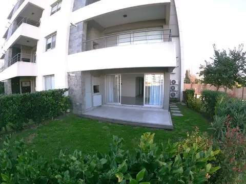 DEPARTAMENTO 3 AMBIENTES PB CON PATIO LAGOON PILAR