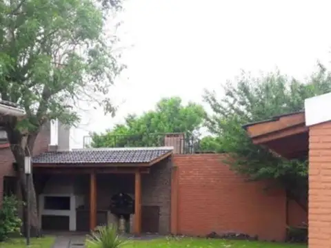 Casa 5 ambientes con 4 baños