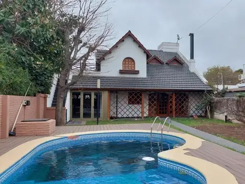 Venta | Casa | 3 Dormitorios | Quincho | Pileta | Cocheras | Capitan Bermudez | Barrio Centro