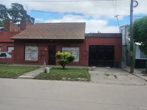 VENTA CASA 3 AMBIENTES CON JARDIN APTA CREDITO