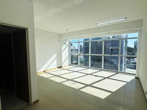 *  ALQUILER OFICINA EN ZONA CÉNTRICA RAMOS MEJÍA * APTO TODO DESTINO* A  2 CUADRAS ESTACION  *