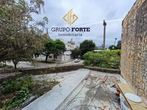 Casa de dos plantas en Barrio General Pueyrredon