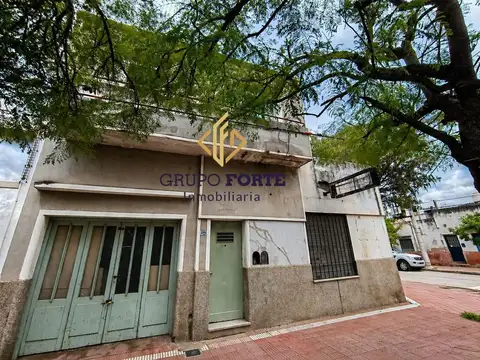Casa de dos plantas en Barrio General Pueyrredon