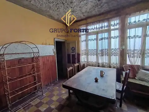 Casa 6 ambientes con 2 baños