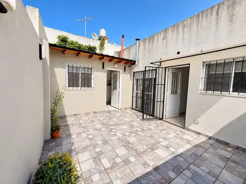 Depto Tipo Casa en Venta con 1 cocheras