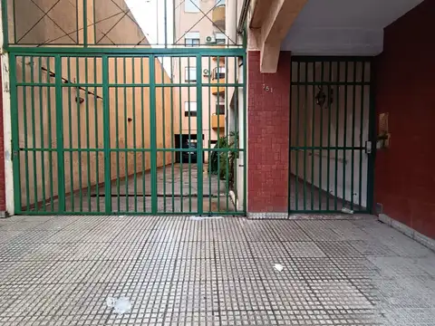Av. pres. Bernardino rivadavia 100