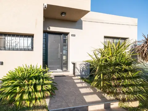 Casa 5 ambientes con 1 baño