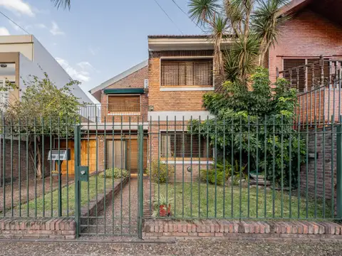 Casa 4 ambientes + escritorio- Ramos Mejia Sur