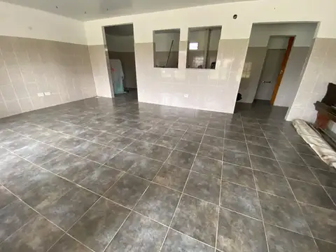 Local en Alquiler en Lisandro Olmos Etcheverry, $ 500.000