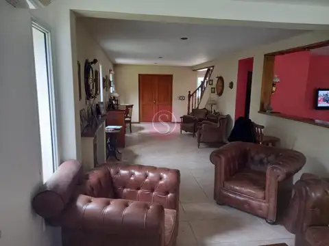 Casa en Venta con 3 cocheras