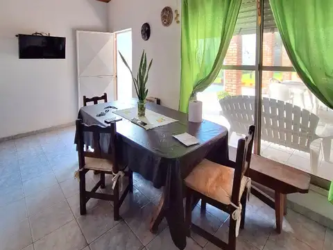 CASA CON 3 DORM. / AMPLIO TERRENO DE 390 m2 /ZONIFICACION (Cm1) APTA COMERCIAL.