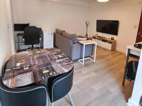 Caseros 3100, Piso 1