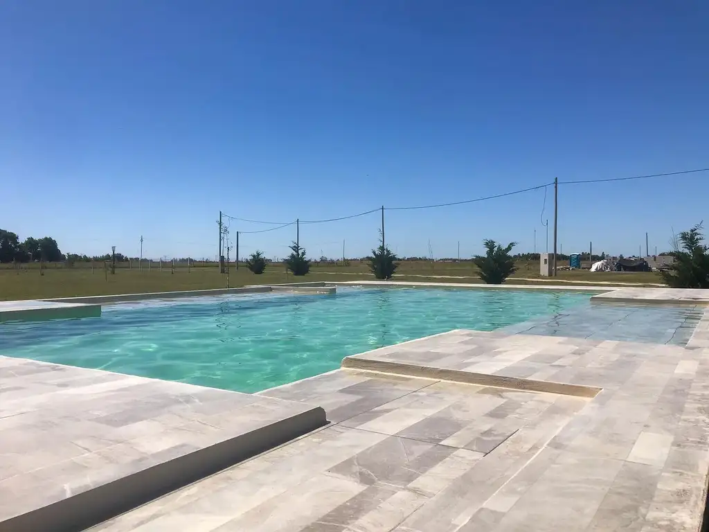 Áreas comunes piscina, club-house, juegos en South Village Country Club