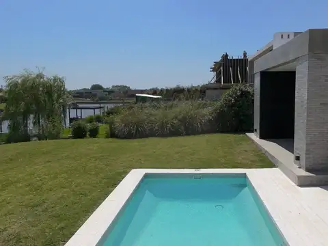 Casa en Venta en Albanueva, USD 1.550.000