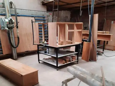 Galpón de 140m2 multifuncional a la venta en Gonzalez Catan