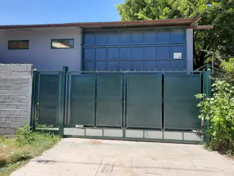 Galpón de 140m2 multifuncional a la venta en Gonzalez Catan