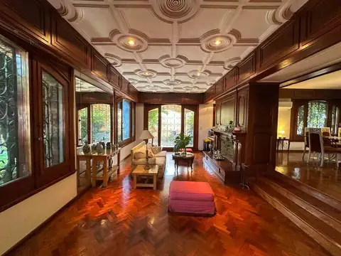 Casa 10 ambientes con 5 baños