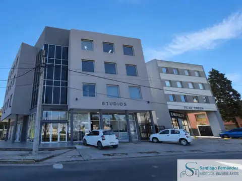 Oficina en alquiler 50 m2  1 despacho Office baño cochera Pilar