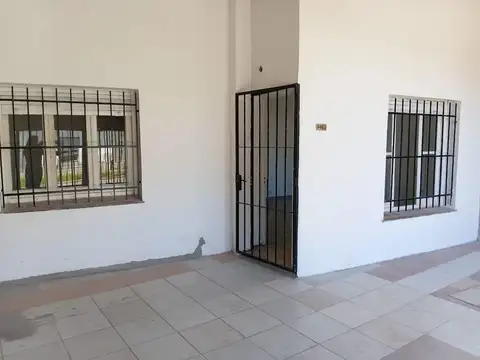 ESPECTACULAR CASA 3 AMB C/ COCHERA Y  JARDIN - EZPELETA ESTE
