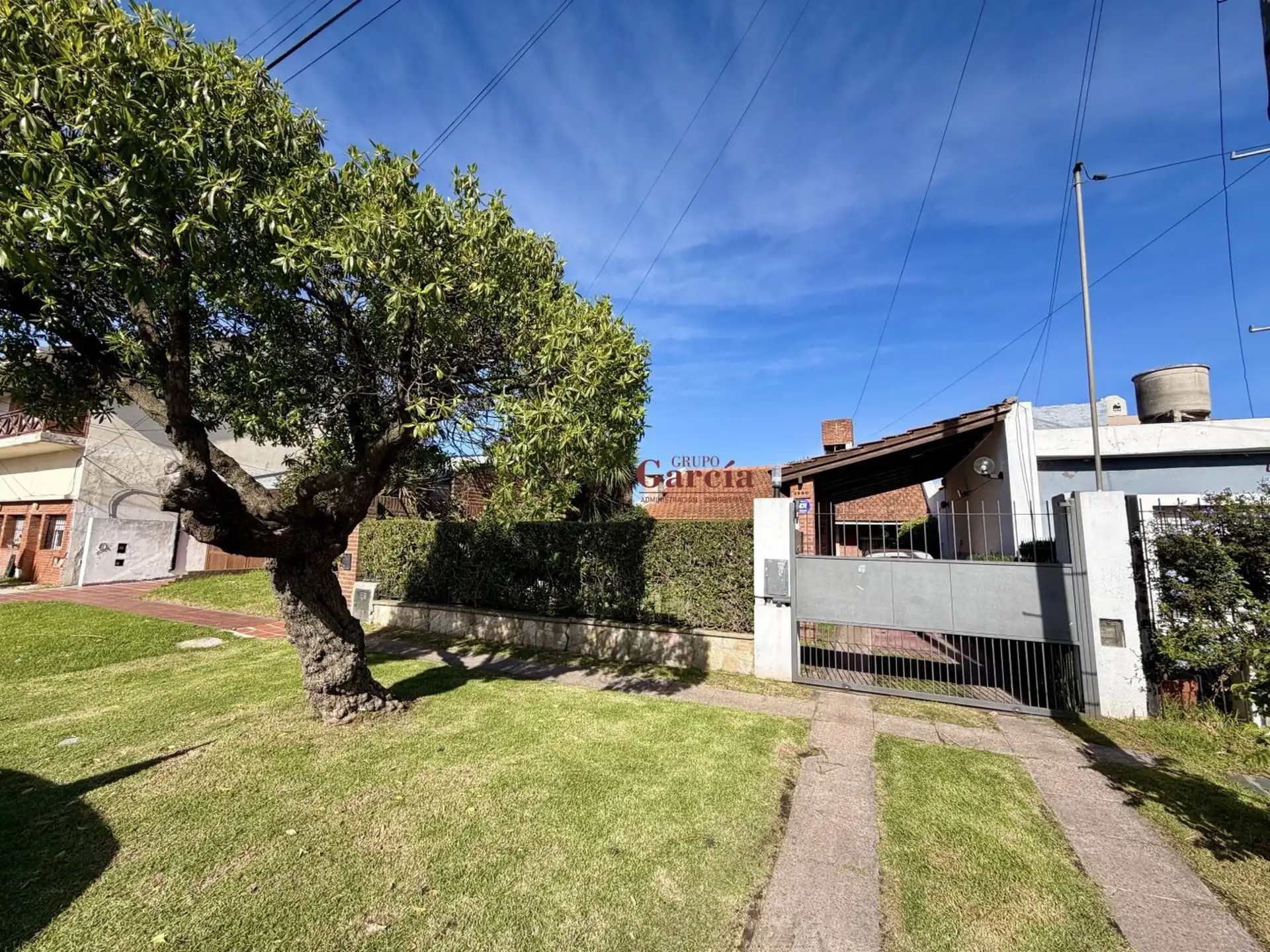 Chalet 4 amb con 2 dorm en suite, jardín y parrilla — a 4 cuadras del mar (Constitución)