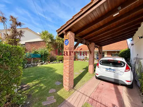 Casa en Venta con 2 cocheras