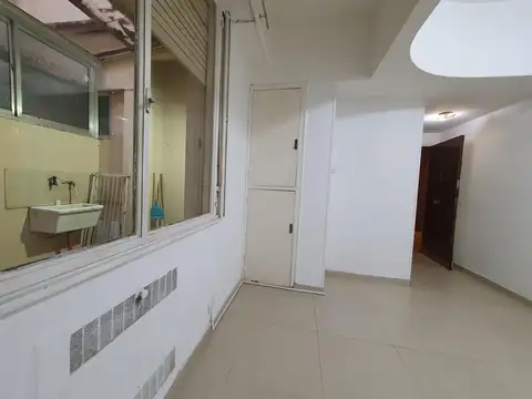 Departamento en P.B. a la calle , con patio