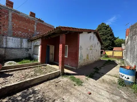 Santa Rosa al 4300 e/ Montgolfier y Zeppelin