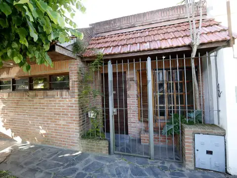 Casa en Venta en Ringuelet, Patio y parrilla