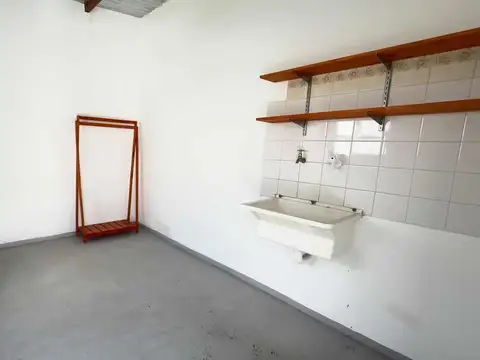 Casa 3 ambientes con 1 baño