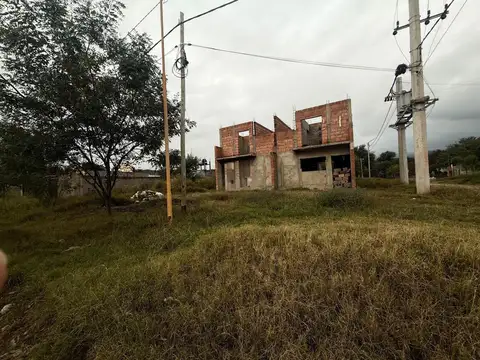 Casa 6 ambientes con 2 baños