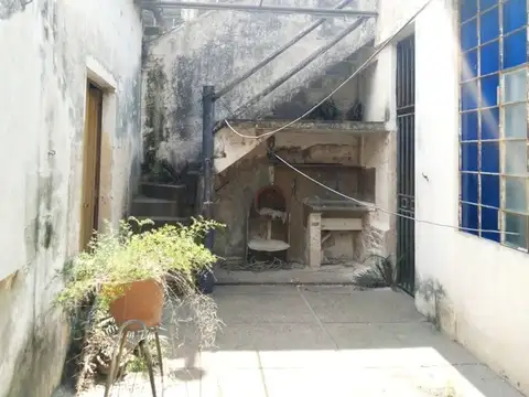 Casa 6 ambientes con 2 baños