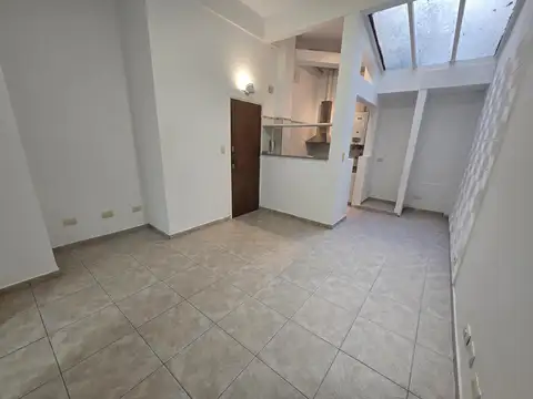 Venta amplio departamento en PB con patio, Colegiales. E-FURIO.