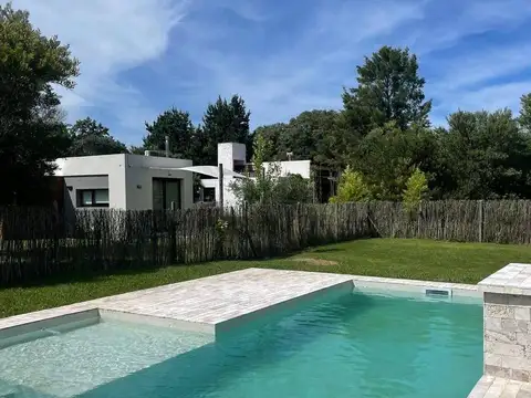 Casa 4 ambientes con 3 baños