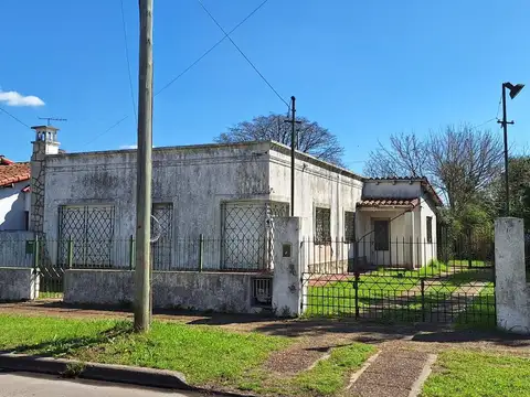 CASA EN VENTA A RECICLAR EN BURZACO