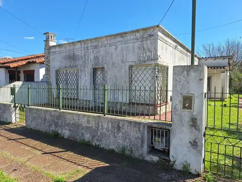 CASA EN VENTA A RECICLAR EN BURZACO
