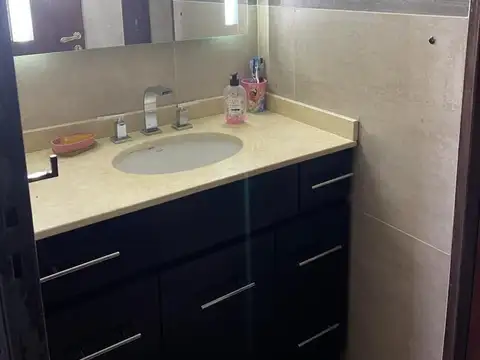 Hermosa casa en dos plantas con garage patio y terraza