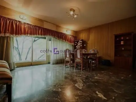 Departamento de 3 ambientes en segundo piso al frente con balcón