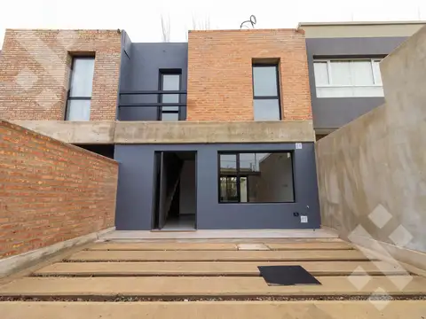 Venta de Duplex - Tierra Mansa - Centenario -